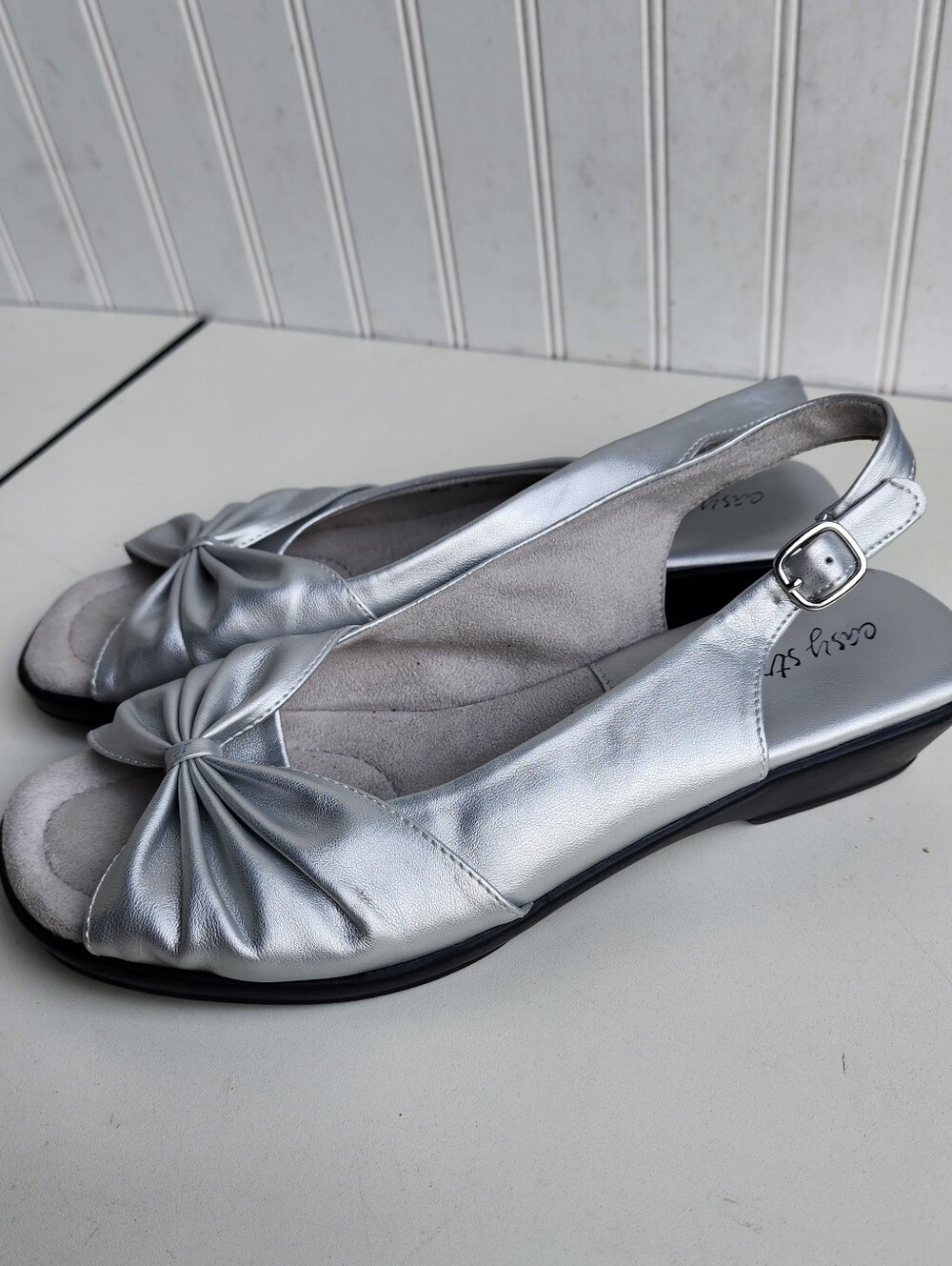 Easy Street Comfort Women's Fantasia Low Heeled Sandal Silver Sz 9.5